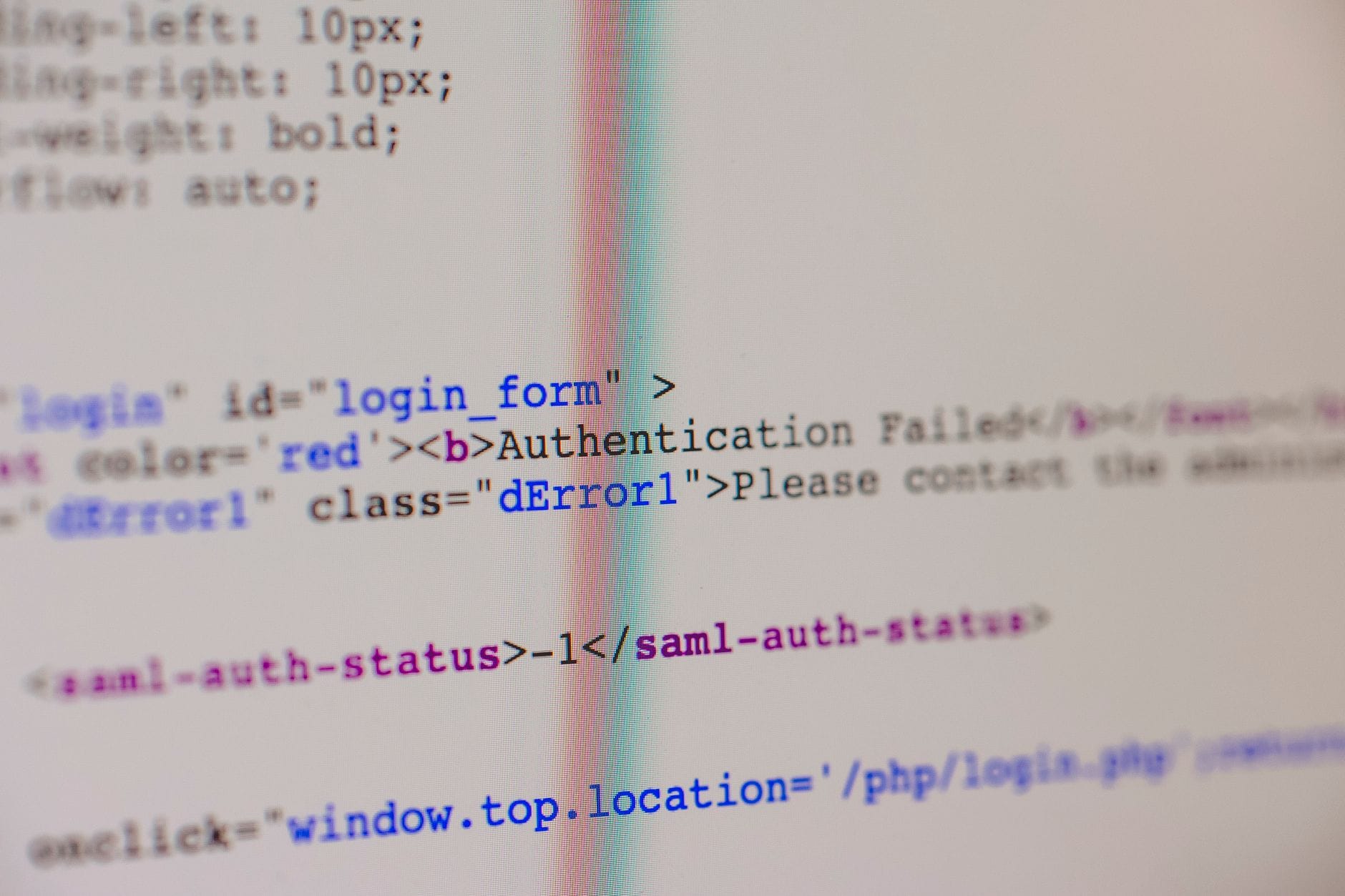 Zbliżenie kodu HTML i PHP z komunikatem błędu na ekranie